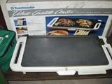 Griddle with warming tray