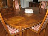 Dining room table with 6 chairs, 2 leafs and pads