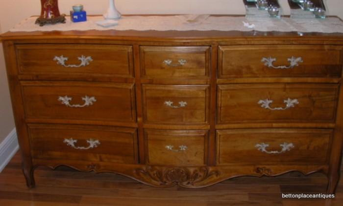 Ethan Allen French legacy Bedroom Dresser with Mirror 