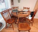 Nichols & Stone Maple, Table 6 Chairs, 3 Leaves, & Pads 