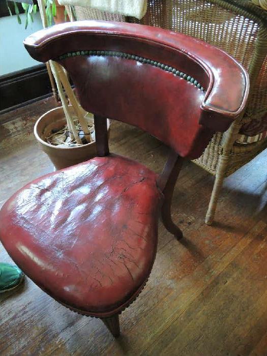 Reading chair/cockfighting chair