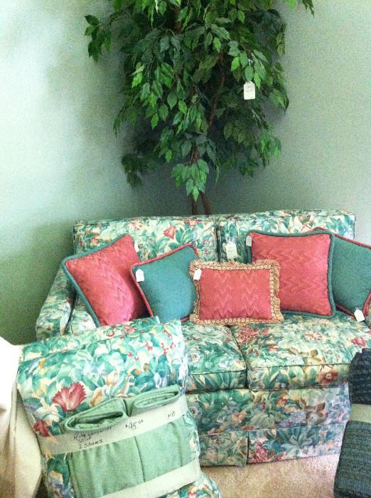                   love seat with matching bedding