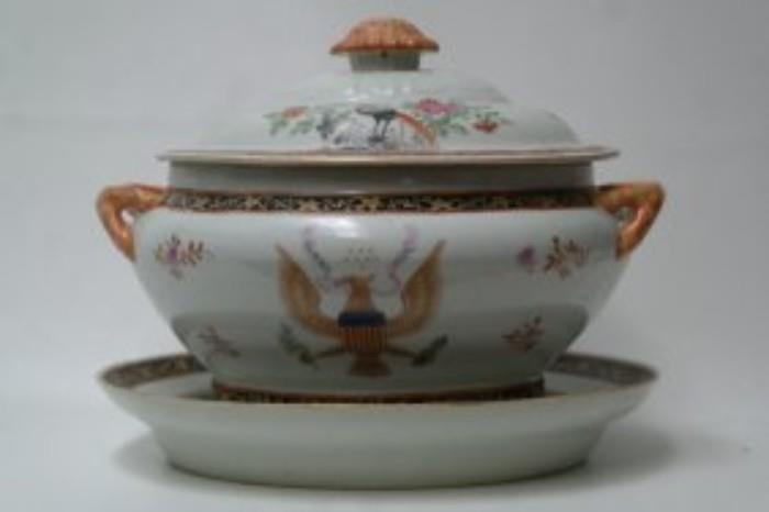 LOT 002AR - Early 20th Century Chinese Export Tourine and Underplate. Height: 11 inches. With hand painted birds on the tourine. "E Pluribus Unim" inscribed on the bow that the eagle is holding in its beak on the front of the tourine.