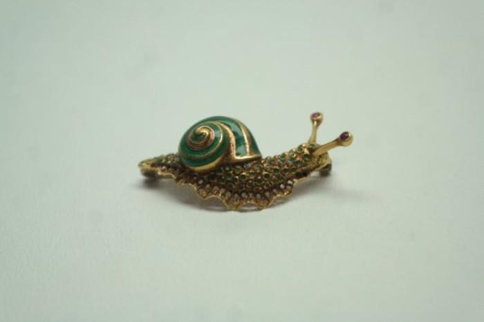 LOT 002A - Antique French 18k Signed Green and Red Enameled Snail PinExquisiteWeight 8.7 grams