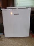 APT. SIZE FRIDGE - GREAT CONDITION - VERY CLEAN