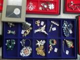 Jewelery & costume pieces - excellent condition