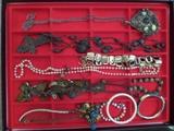Jewelery & costume pieces - excellent condition