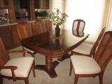 Broyhill dining room set, table with 6 chairs and 2 leaves
