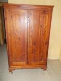 Upright Cedar Robe - Double Doors