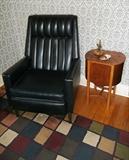 Vintage mod Flexsteel black vinyl chair (with hidden recliner) in excellent condition.