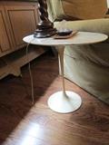 SAARINEN for KNOLL late 1950s small side table. Oval Cararra marble top in vintage used condition with some edge wear/chips. AUTHENTIC MIDCENTURY design..........