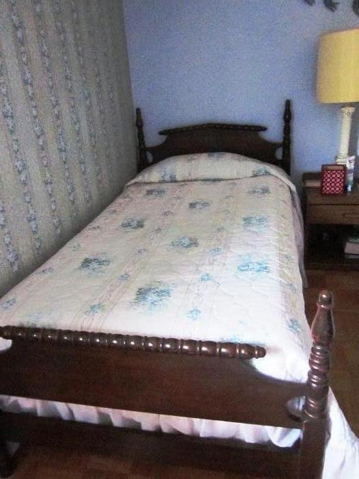 BEAUTIFUL ANTIQUE TWIN BED