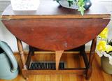 Drop leaf table $ 60.00