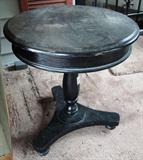 Black accent table $ 30.00