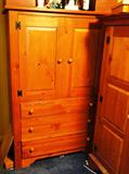 Armoire $ 200.00