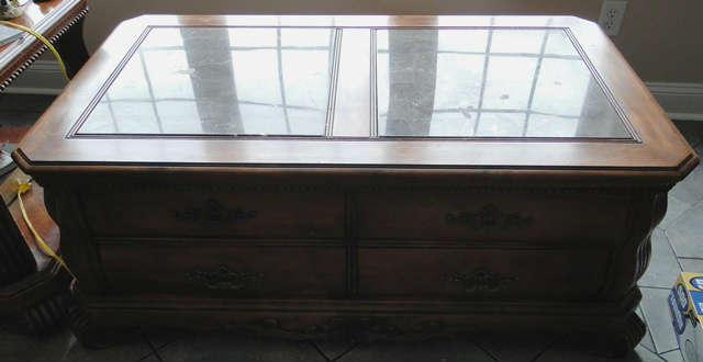 Coffee table - solid wood - drawers on both sides $ 240.00
