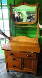 Antique dresser / mirror $ 600.00 (WILL NOT REDUCE ON SECOND DAY)