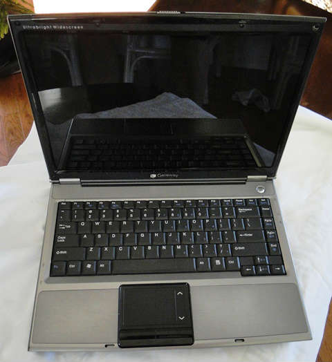 Gateway laptop comptuer - Model W34OUI $ 100.00