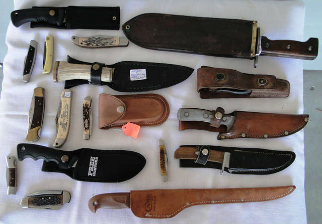 Lots of knives and pocket knives - Buck, Case XX, Uncle Henry and more !!