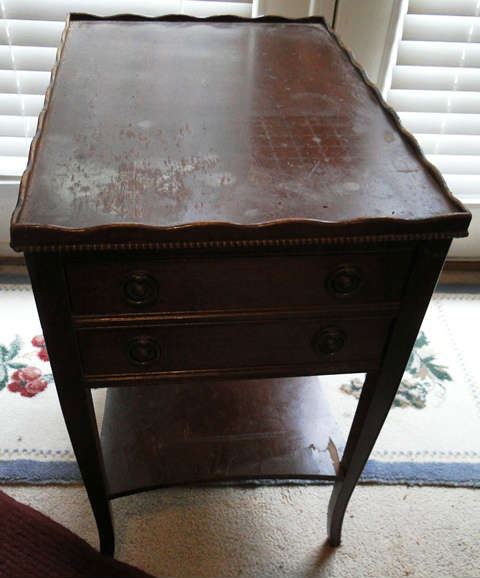 Antique End Table $ 40.00