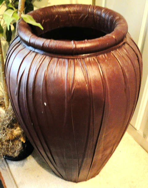 Large ceramic pot $ 40.00