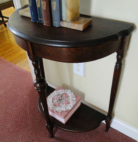 Foyer accent table $ 60.00
