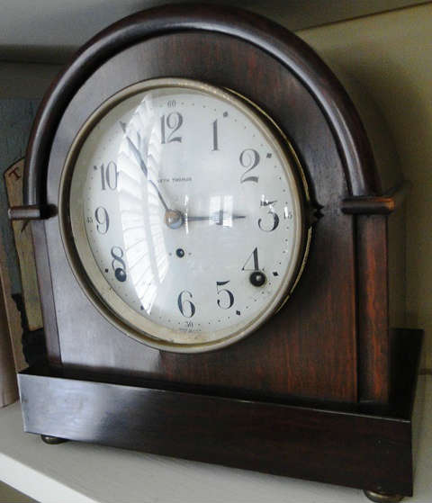 Antique mantle clock $ 100.00