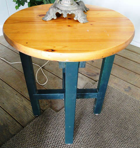 End table $ 40.00