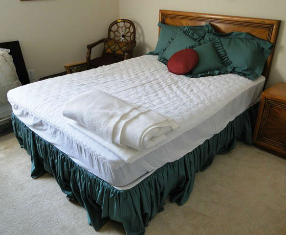 Bed. $ 200.00