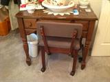 Singer sewing machine / table / chair $ 140.00