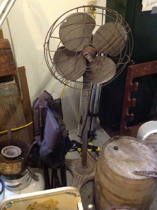 Vintage metal floor fan in working order - $ 80.00 - (Tasco)