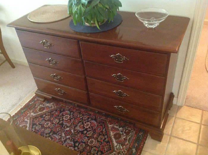 Chest of drawers $ 280.00