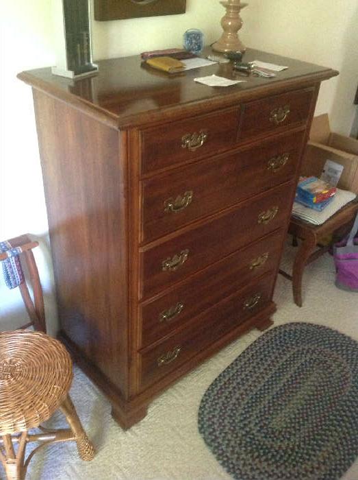 Chest of drawers $ 140.00
