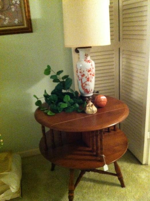               Early American maple 2-tiered end table