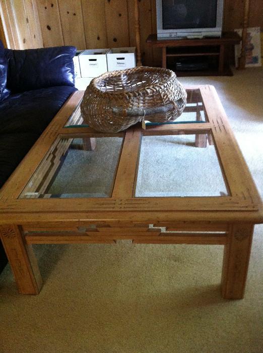    Large coffee table (has 2 matching coffee tables)