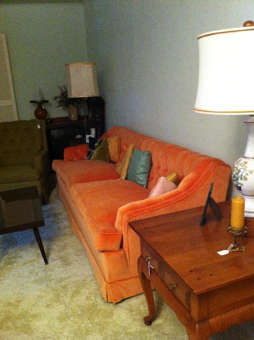               Vintage sofa & pillows; end tables; lamps
