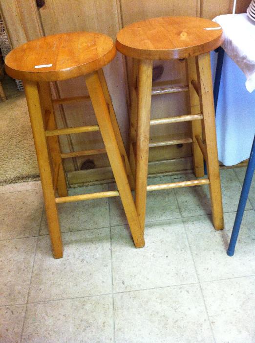                                           2 bar stools
