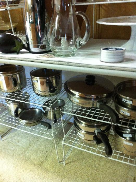                       Large assortment of pots/pans