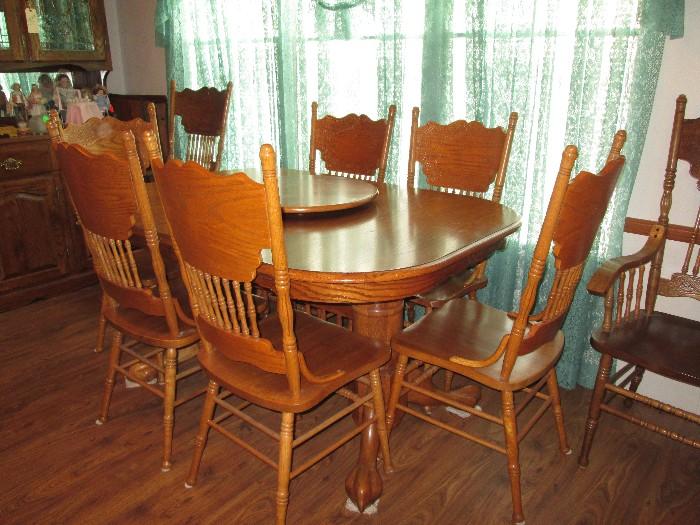 Oak table 2 arm chairs, 6 side chairs
