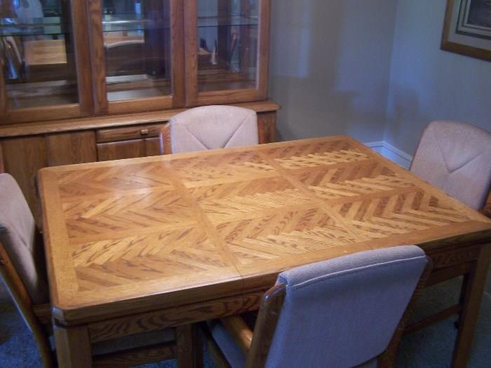 Dining table with 4 chairs - plus one leaf