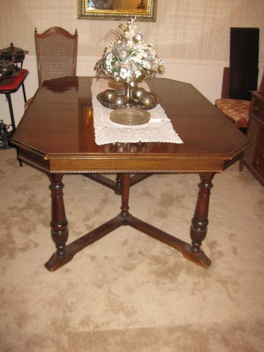 1940'S DINING TABLE