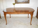 Solid Oak Dining table with 2 leaves; sexy legs!