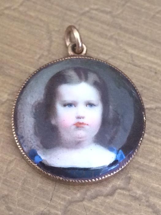 Sweet Victorian photo pendant