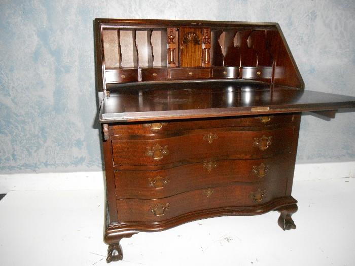 Nice Mahogany Gov. Winthrop Desk with Fitted Interior