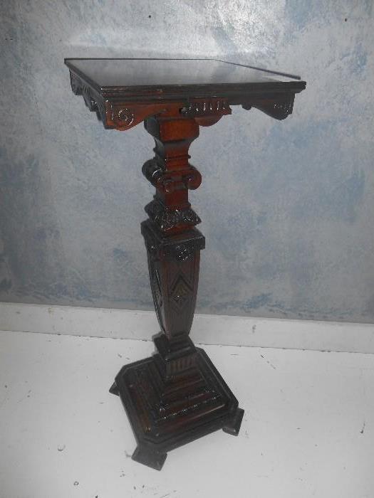 Nice Victorian Mahogany Carved Pedestal