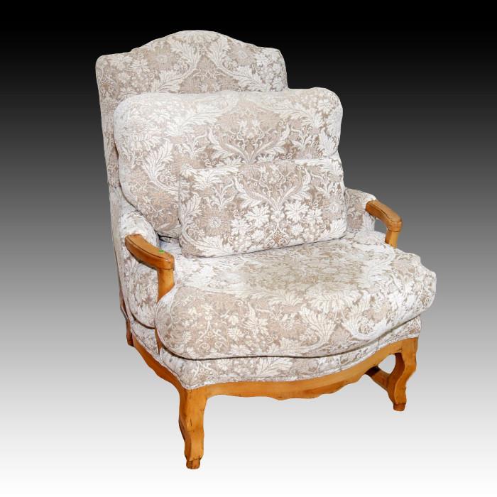Freeman designs solid wood and neutrally upholstered chair
Condition: Very Good
Shipping: Yes
Size: Over sized standard