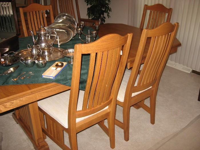 Richardson dinning table and chairs