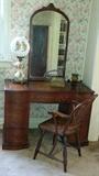 Nice Leather top desk with unattached mirror, Parlor lamp