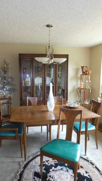 Table has been sold but China Cabinet is still available! Was 245.00 NOW final sale price is $45.00