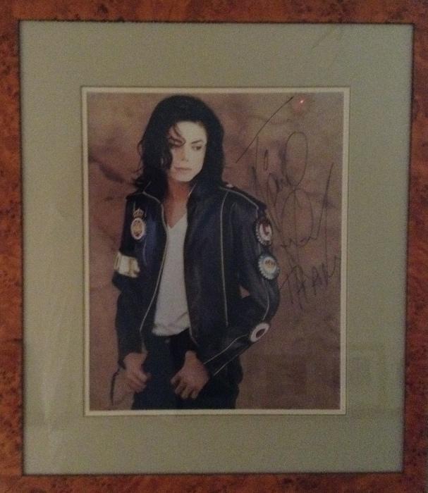 AUTOGRAPHED 18" X 22" DYE TRANSFER PRINT OF MICHAEL JACKSON, PHOTOGRAPHED BY JONATHAN EXLEY